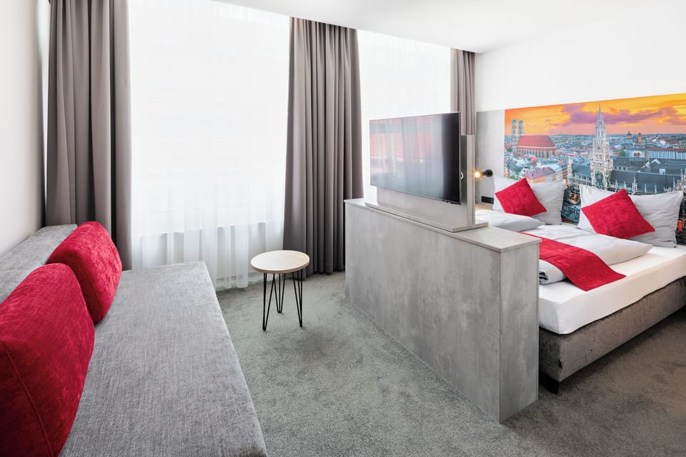 Comfort Triple Room | Desk, laptop workspace, soundproofing, iron/ironing board