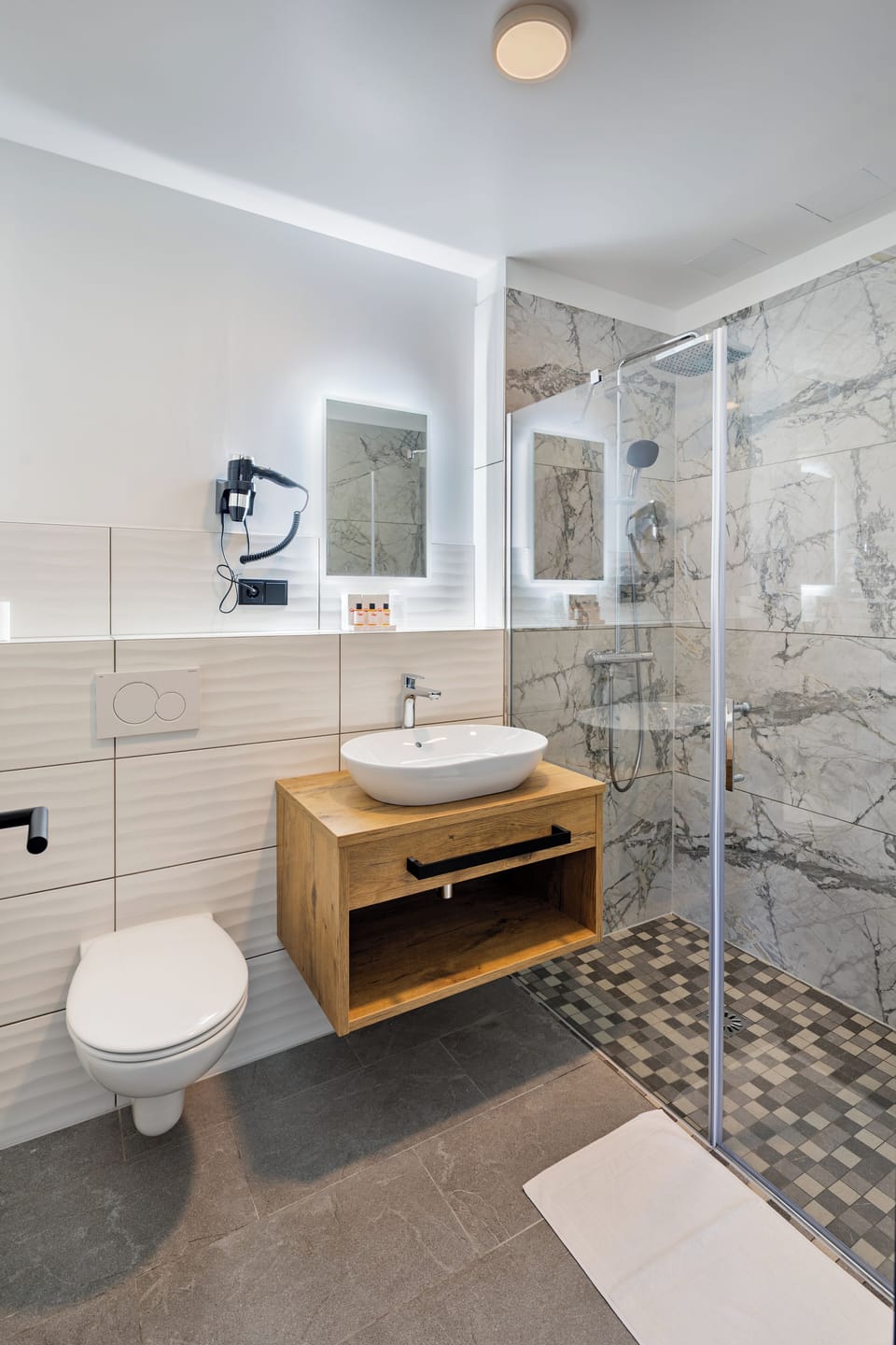 Superior Triple Room | Bathroom | Shower, rainfall showerhead, hair dryer, towels