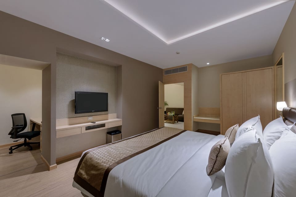 Minibar, in-room safe, desk, free WiFi