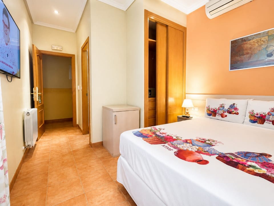 Standard Double Room, Private Bathroom | Down comforters, in-room safe, blackout drapes, soundproofing