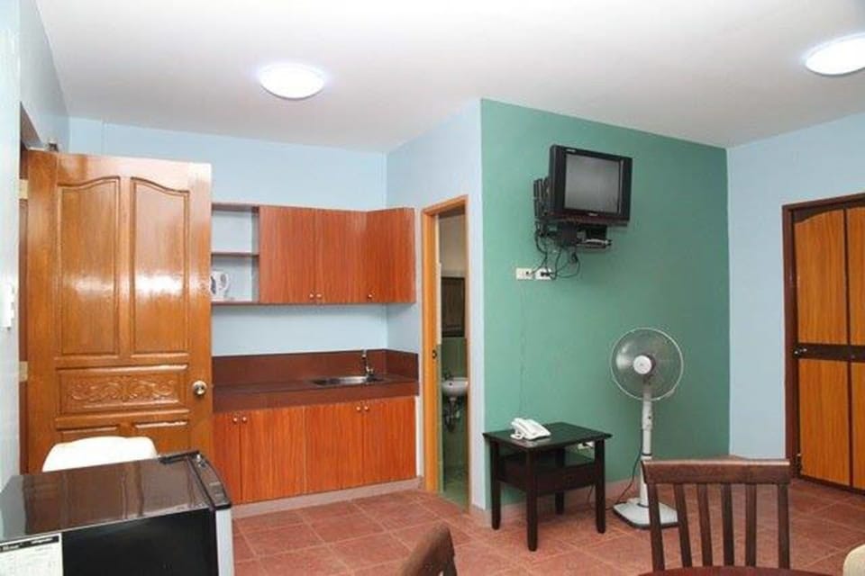 Grand Villa | Private kitchenette | Fridge