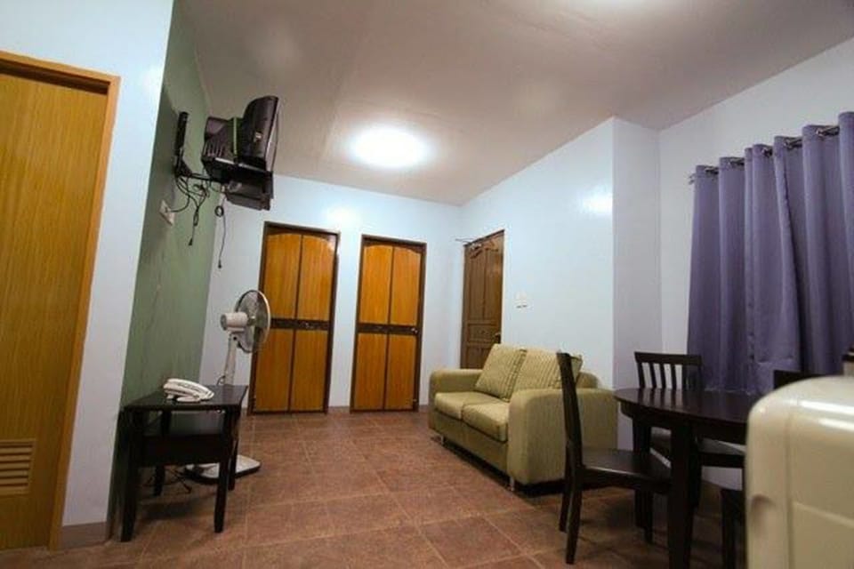 Grand Villa | Living area | Flat-screen TV