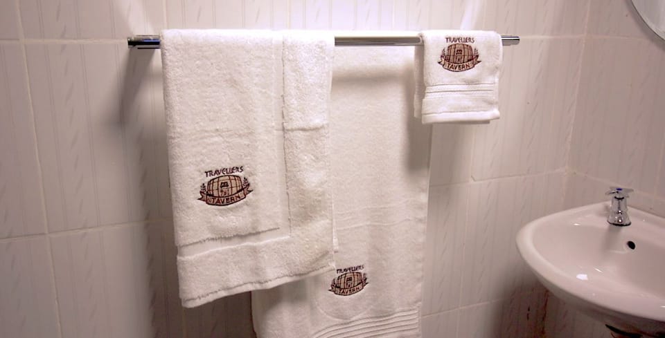Classic Double Room | Bathroom amenities | Shower, rainfall showerhead, free toiletries, hair dryer