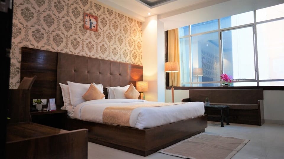 Deluxe Double Room, 1 Double Bed | Premium bedding, memory foam beds, individually furnished, desk