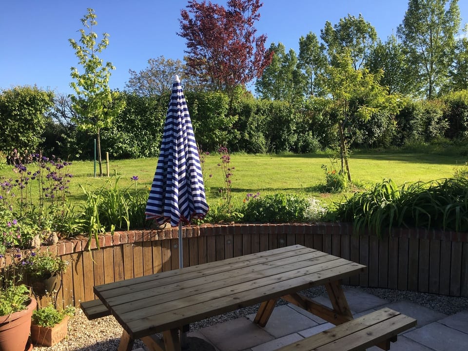 Private little sun trap 