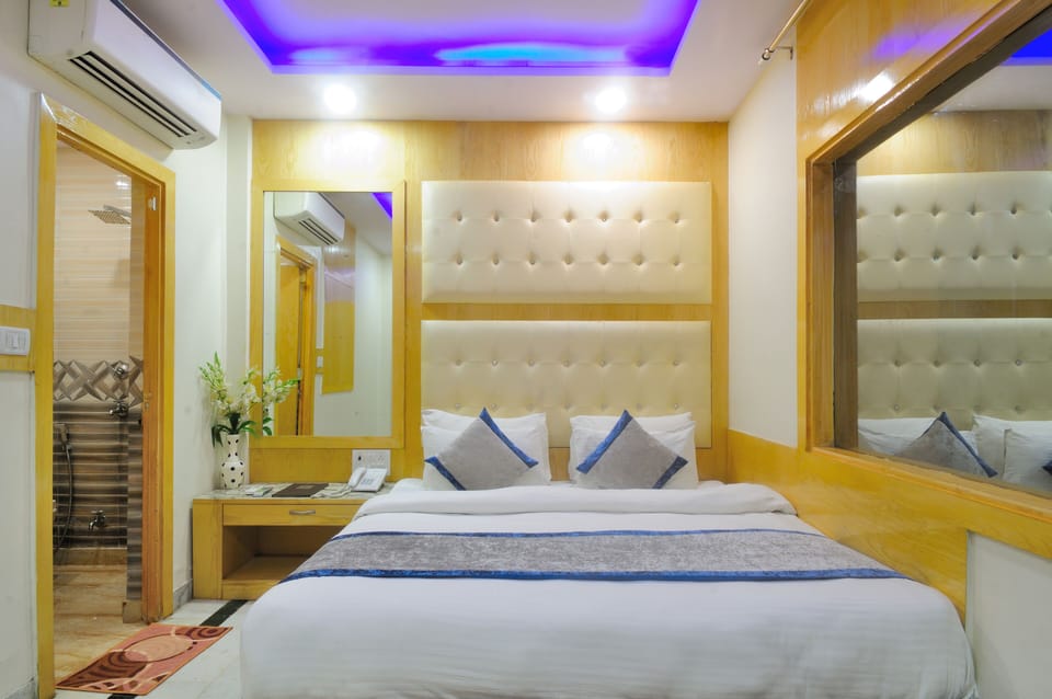 Deluxe Double Room, 1 Bedroom | Minibar, desk, free WiFi, bed sheets