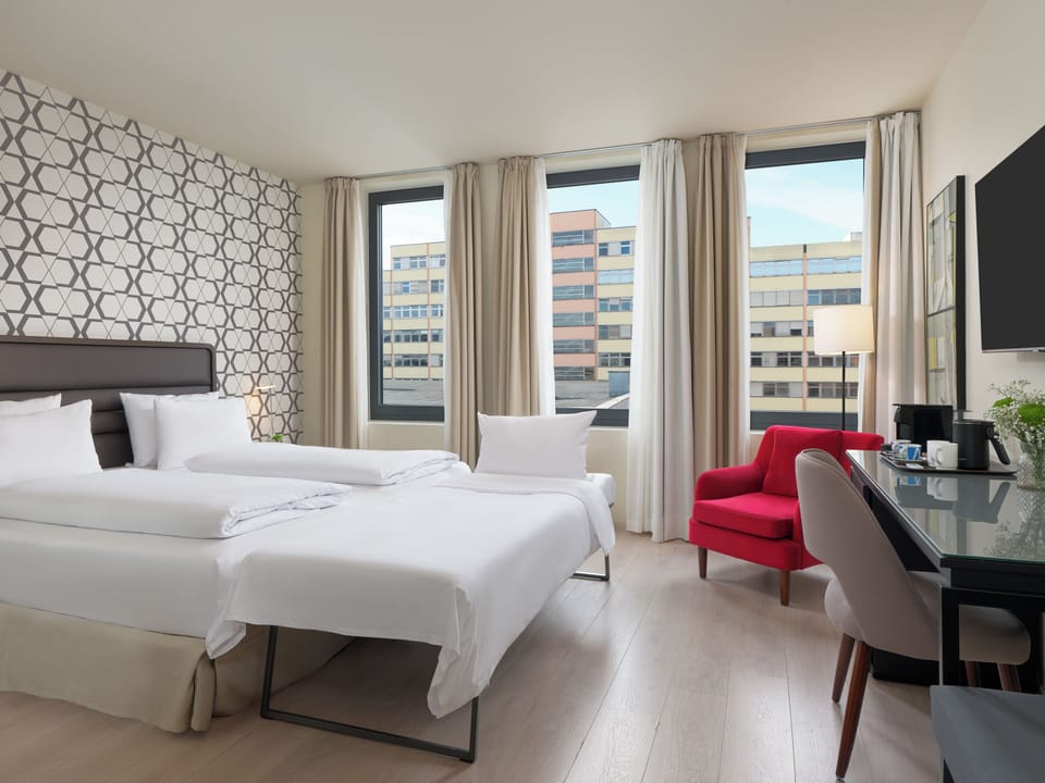 Deluxe Double Room with extra bed | Hypo-allergenic bedding, minibar, in-room safe, desk