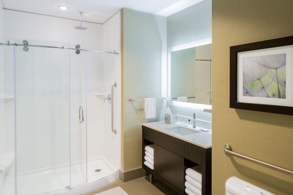 Rainfall showerhead, free toiletries, hair dryer, bathrobes