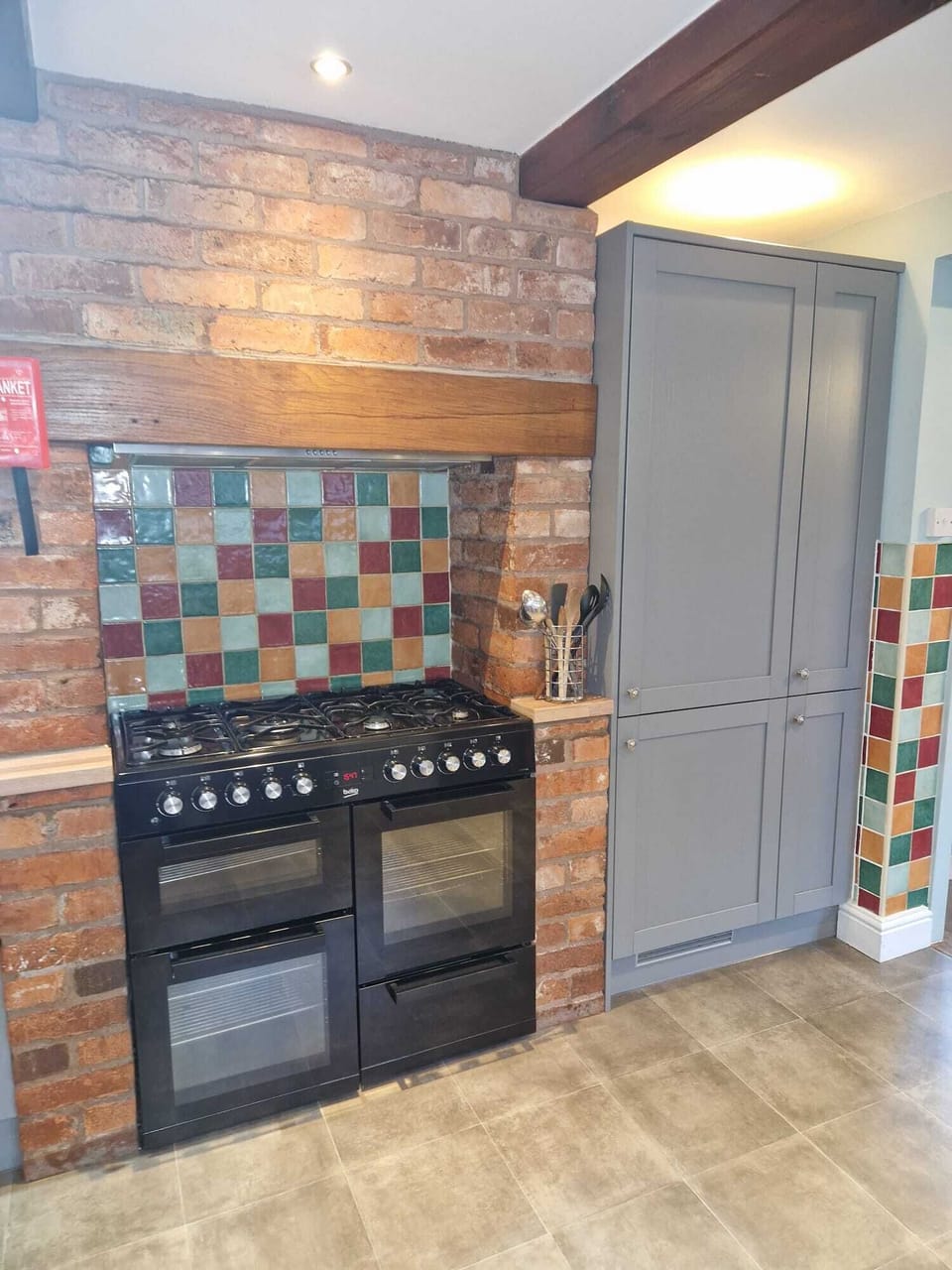 Six-Bedroom House | Private kitchen | Fridge, microwave, stovetop, dishwasher