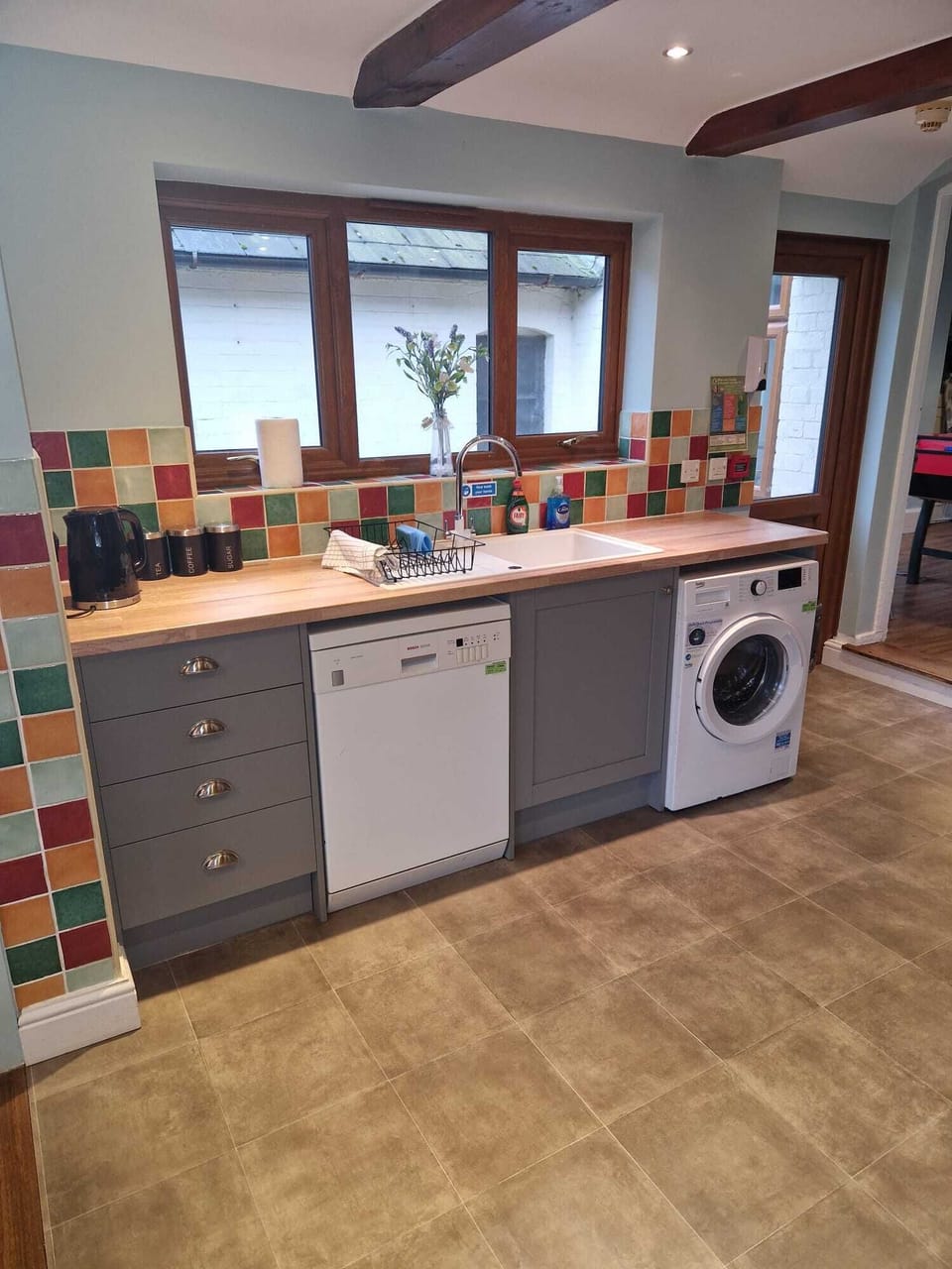 Six-Bedroom House | Private kitchen | Fridge, microwave, stovetop, dishwasher
