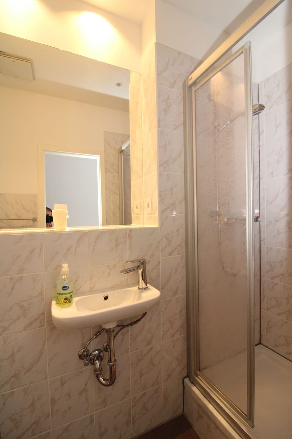 Basic Double Room, Non Smoking | Bathroom | Shower, towels
