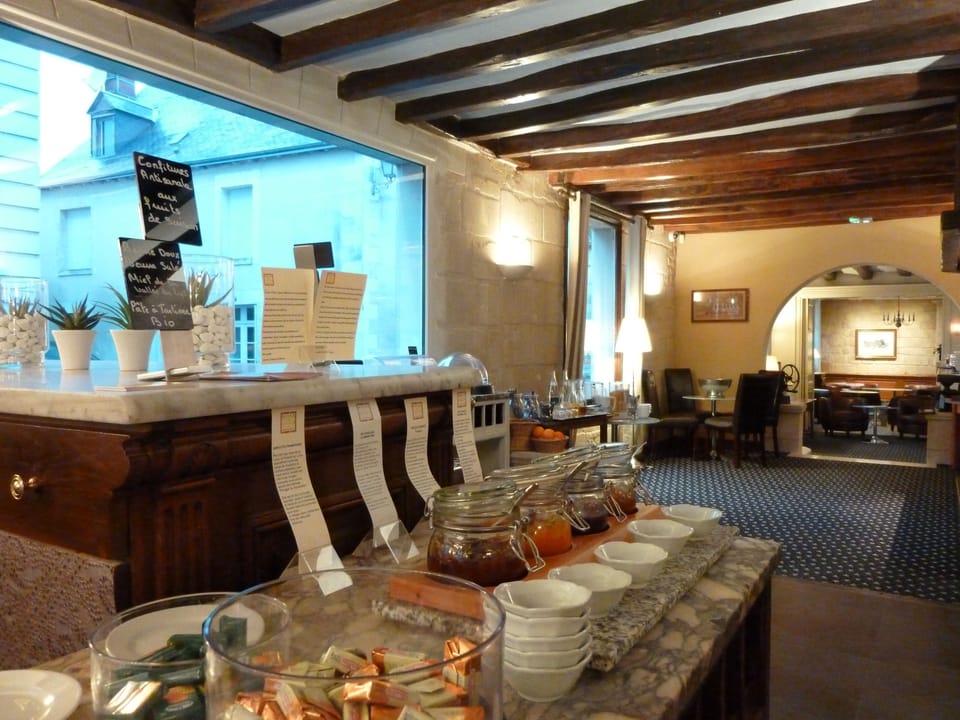 Daily buffet breakfast (EUR 16.50 per person)