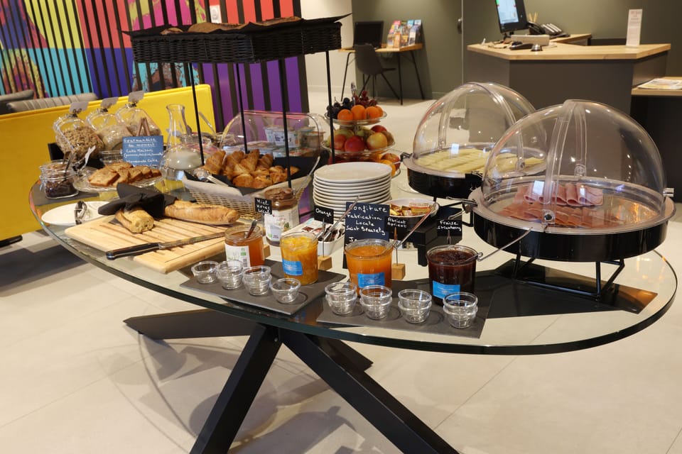 Daily buffet breakfast for a fee