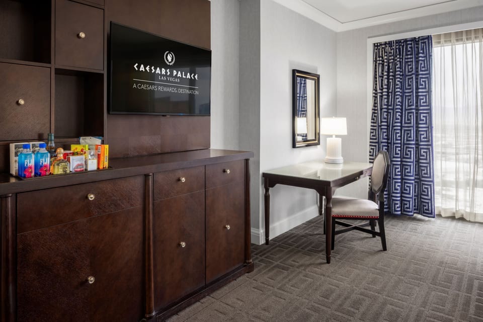 Pillowtop beds, in-room safe, desk, blackout drapes