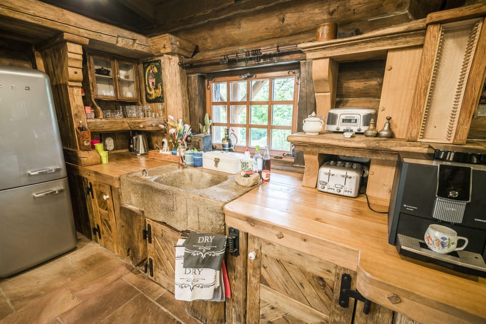 Deluxe House | Private kitchen | Fridge, microwave, oven, stovetop