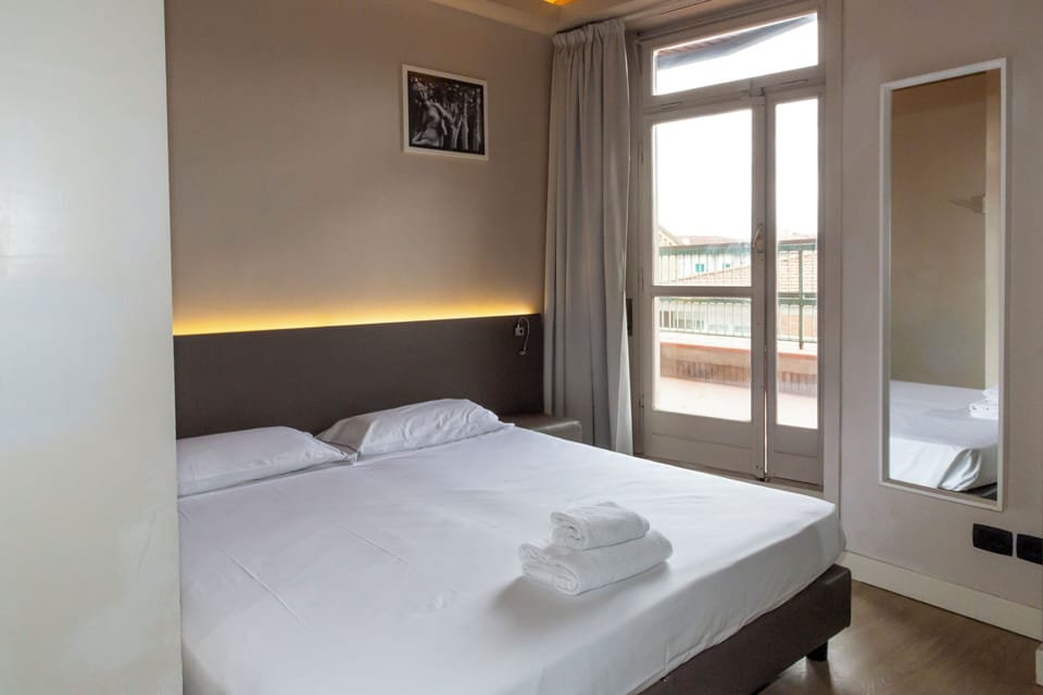 Double Room Single Use | Free WiFi, bed sheets, wheelchair access