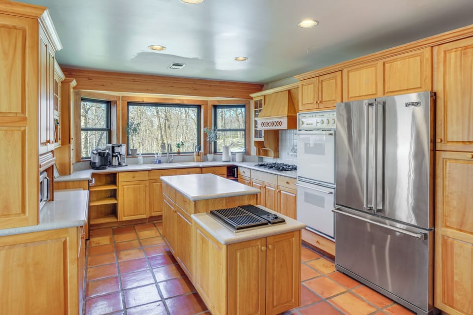 Fully Equipped Kitchen | Dishware & Flatware | Keurig Coffee Maker | Main Level