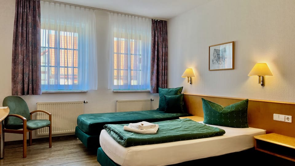 Twin Room | Desk, laptop workspace, blackout drapes, free WiFi