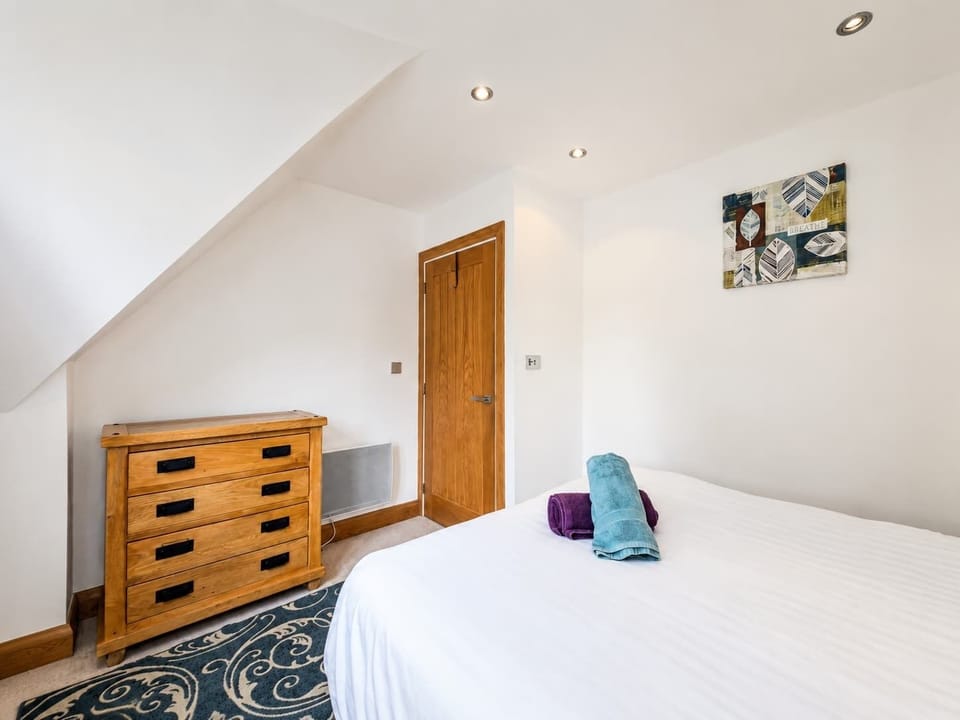 Bedroom 2 - chest of drawers
