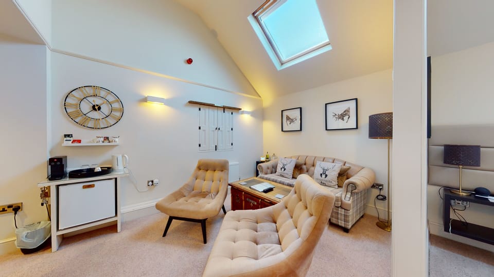 Deluxe King Suite | In-room safe, iron/ironing board, free WiFi, bed sheets