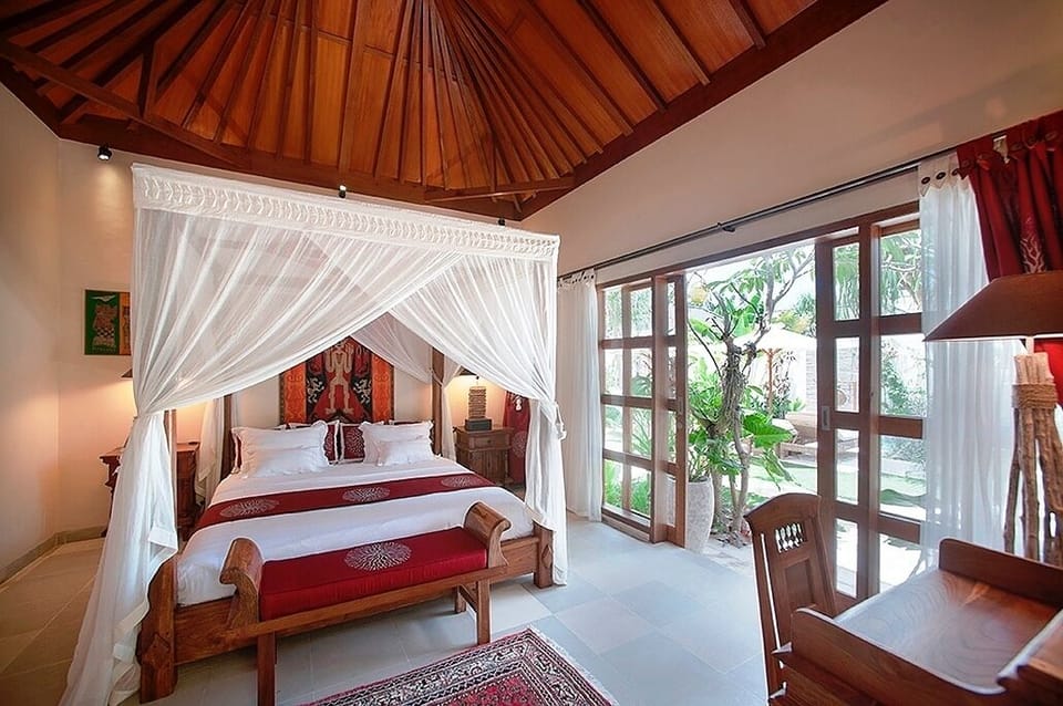 Villa Dayak sleeping room with garden view