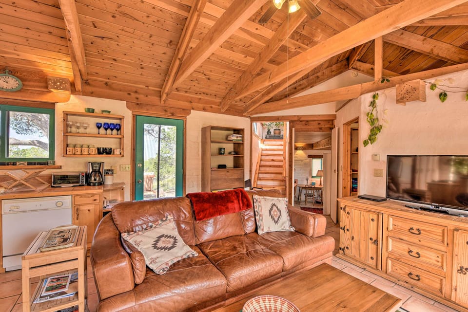 Living Room | Smart TV | Wood-Burning Stove (Wood Provided)