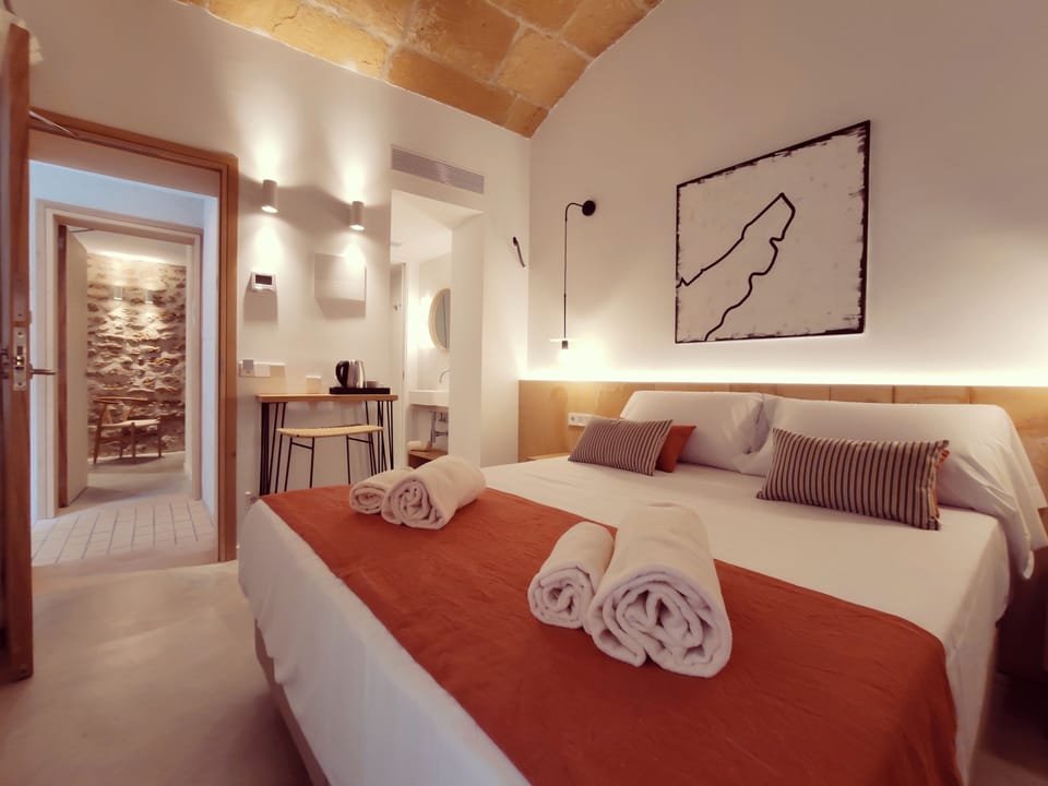 Standard Room | Premium bedding, minibar, in-room safe, desk