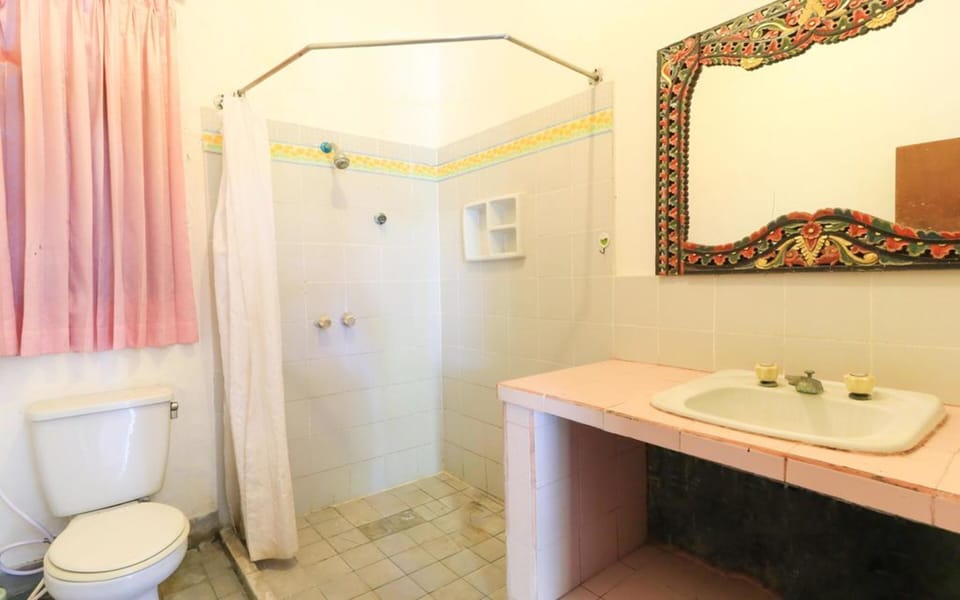 Family Room | Bathroom | Shower, towels