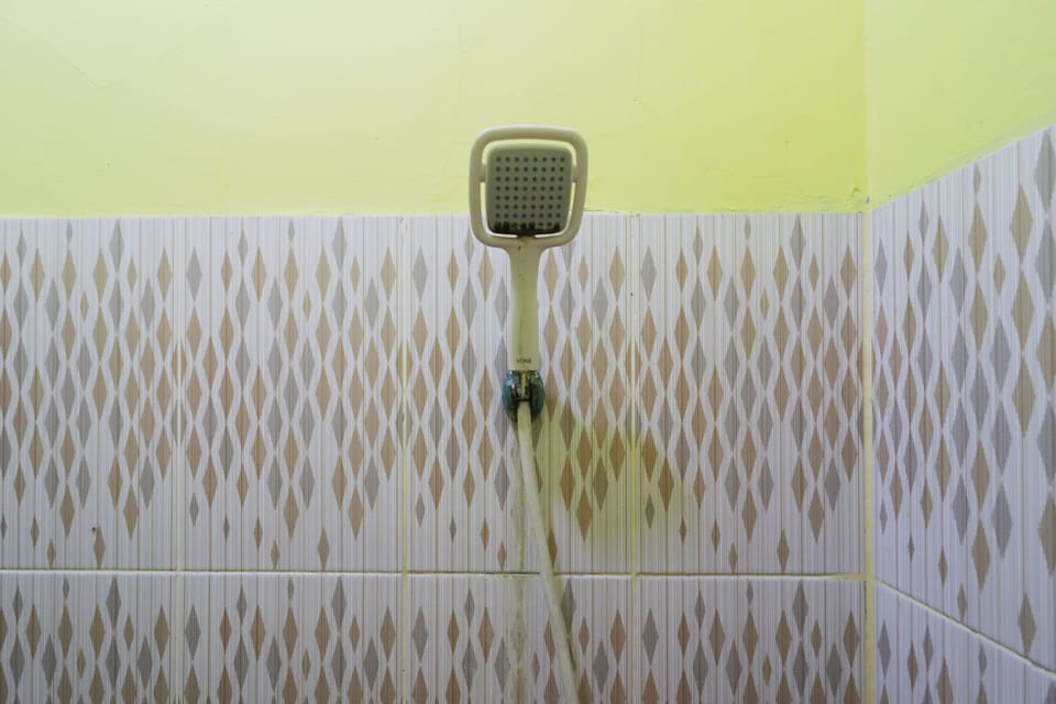 Single Room | Bathroom shower