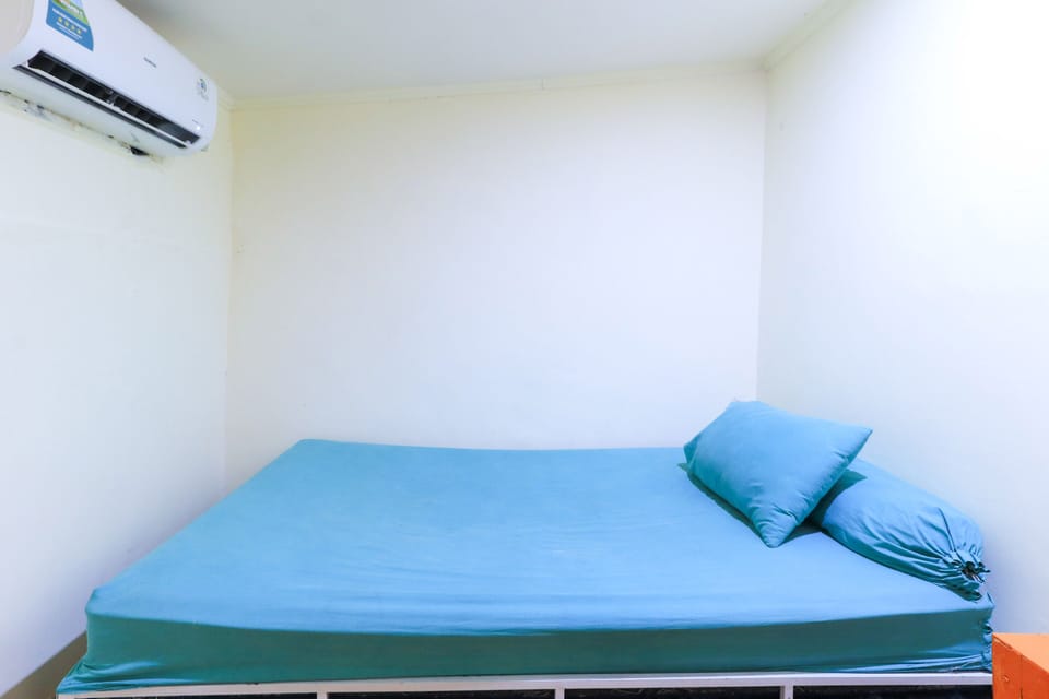 Deluxe Single Room | Desk, iron/ironing board (on request), WiFi (free)