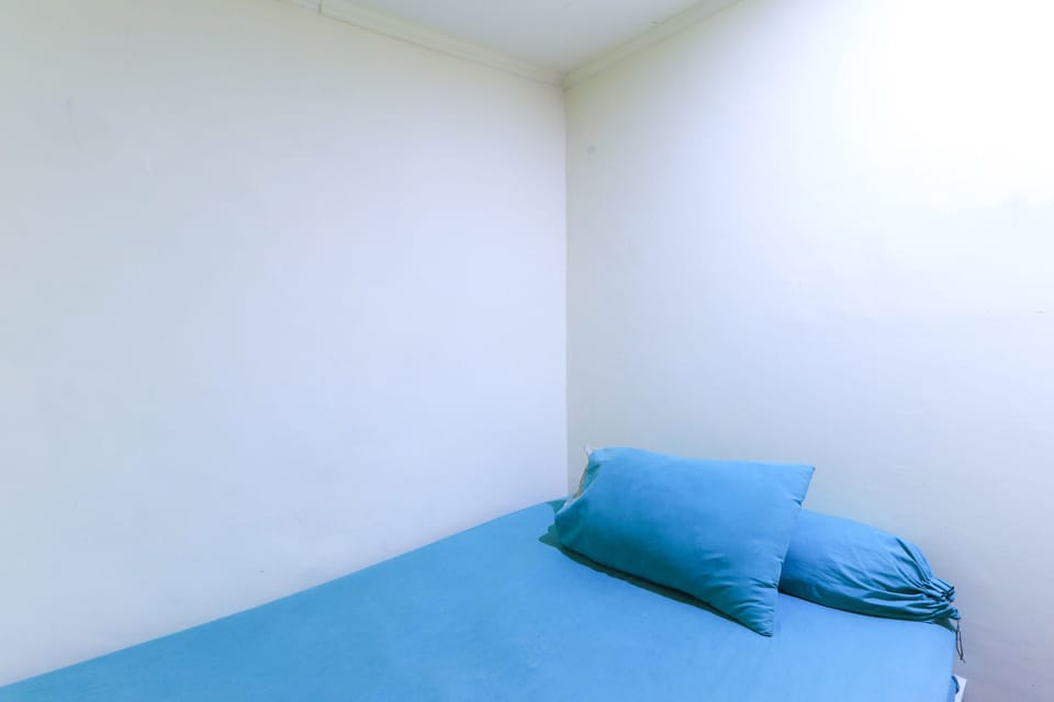 Deluxe Single Room | Desk, iron/ironing board (on request), WiFi (free)