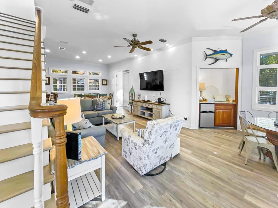 1st Floor | Living & Dining Area