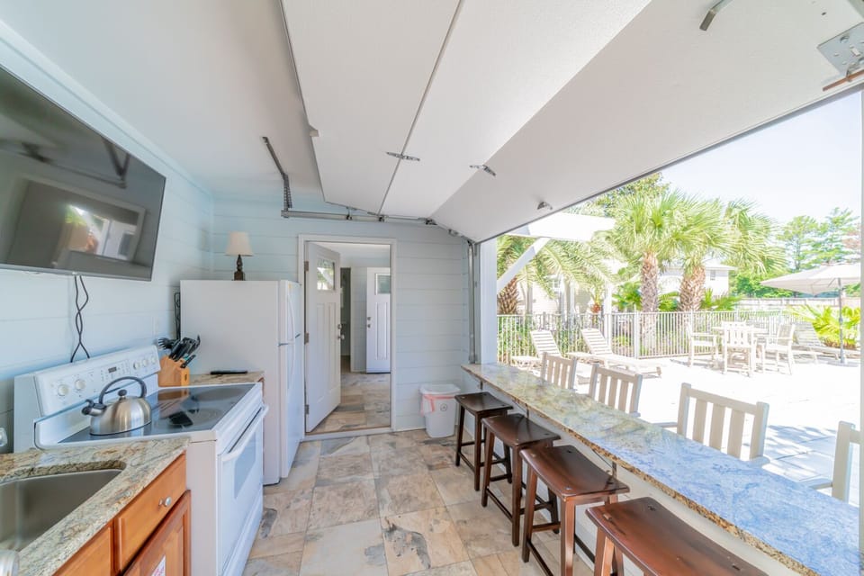Poolside | Bar Area