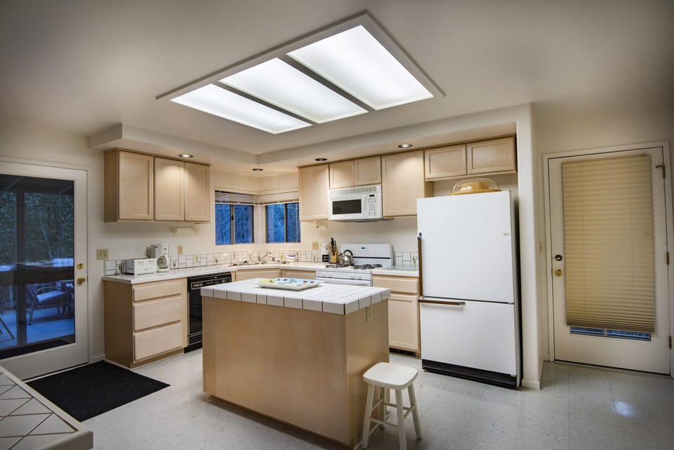 Fully equipped kitchen.