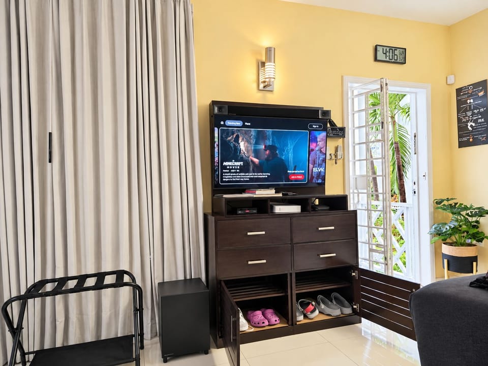 All-in-one storage for clothes, shoes and everyday essentials.