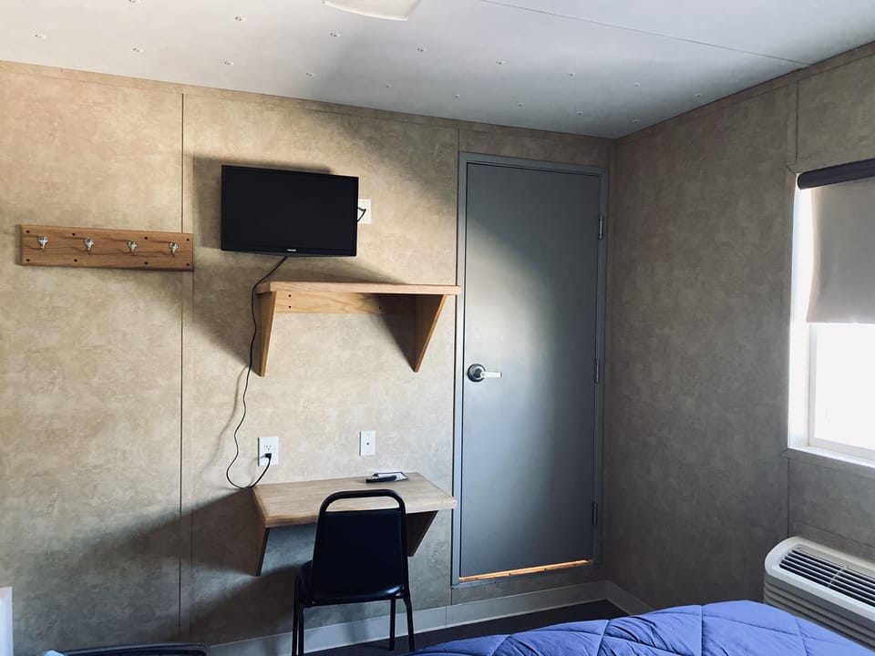 Private Room, Private Bath | Premium bedding, pillowtop beds, free WiFi, bed sheets