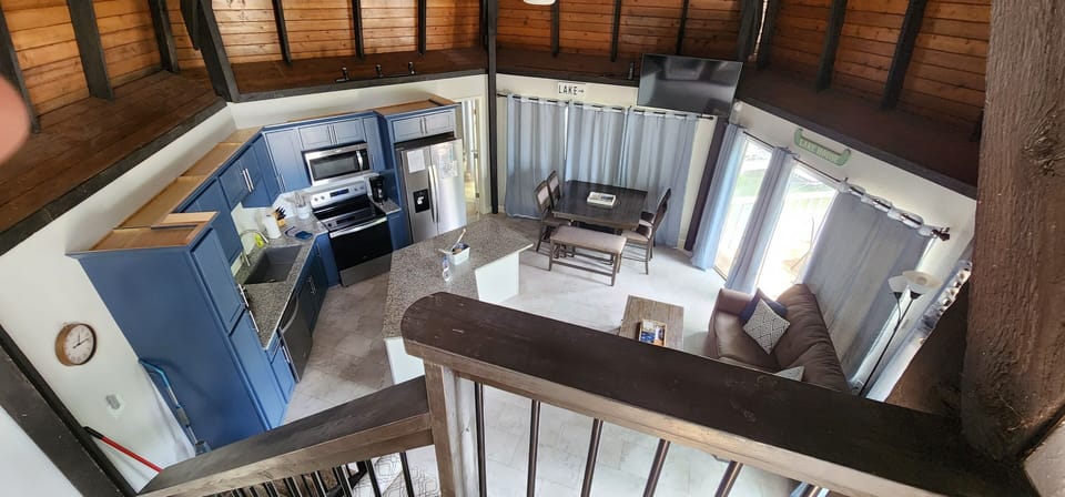 New Kitchen! Spacious Open Dining & Entertaining Waterfront!