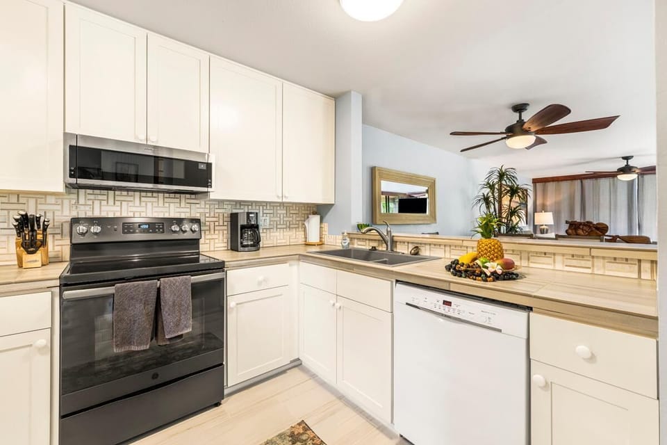 Condo, Multiple Beds (Keauhou Kona Surf & Racquet Club#6-10) | Private kitchen | Dishwasher, paper towels