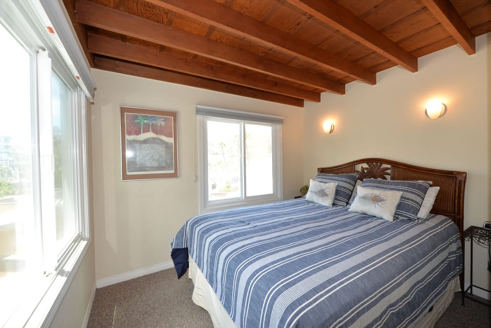 718 Crescent- Avalon Home