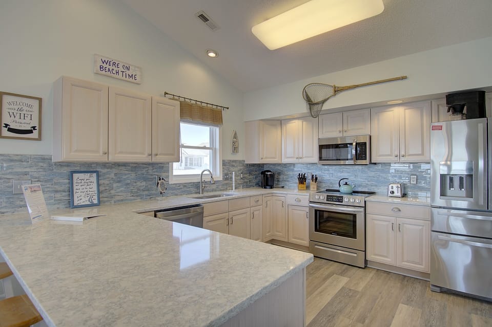 Kitchen -  stool area for additional seating