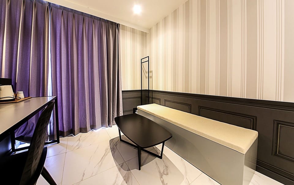 Deluxe Room, City View (Premium, High floor) | Room amenity