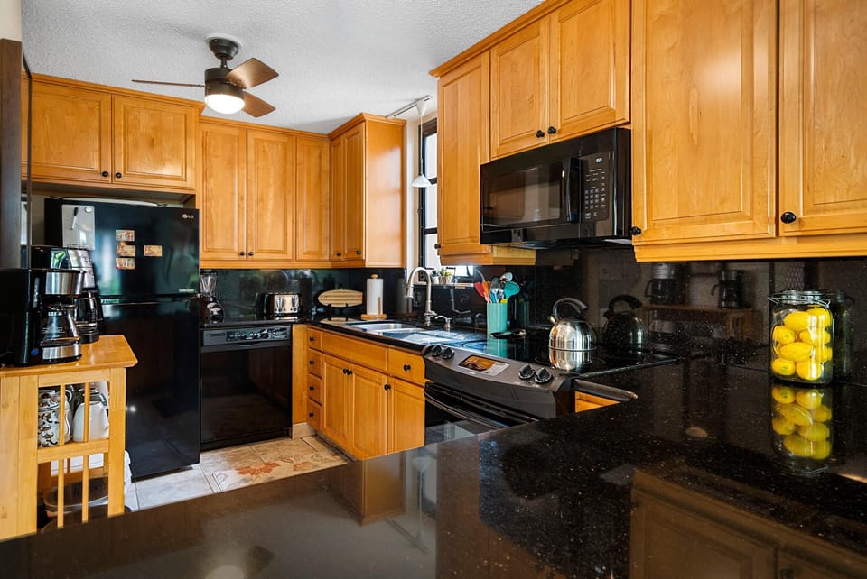 Condo, Multiple Beds (Kona Makai 2-201) | Private kitchen | Paper towels