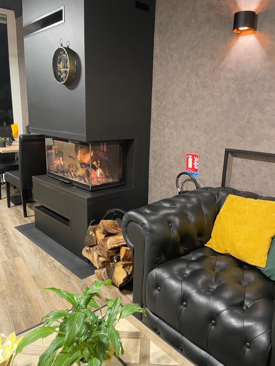 100-cm TV with digital channels