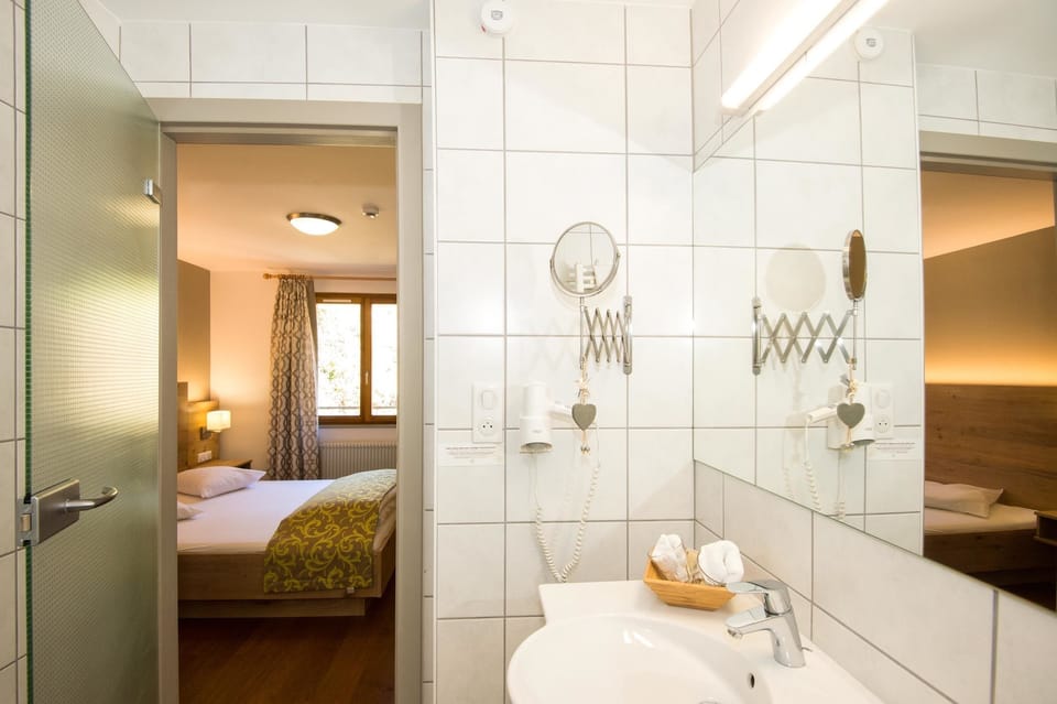 Standard Double Room | Bathroom | Eco-friendly toiletries, hair dryer, towels, soap