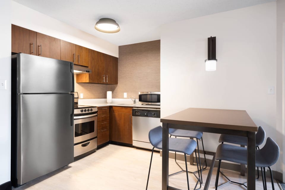 Premium bedding, in-room safe, desk, iron/ironing board