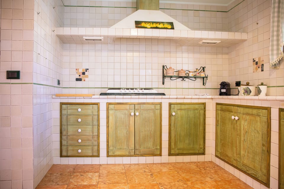 Villa, 3 Bedrooms | Private kitchen | Fridge, microwave, stovetop, cookware/dishes/utensils