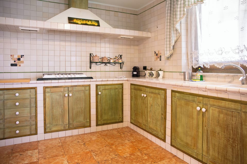 Villa, 3 Bedrooms | Private kitchen | Fridge, microwave, stovetop, cookware/dishes/utensils