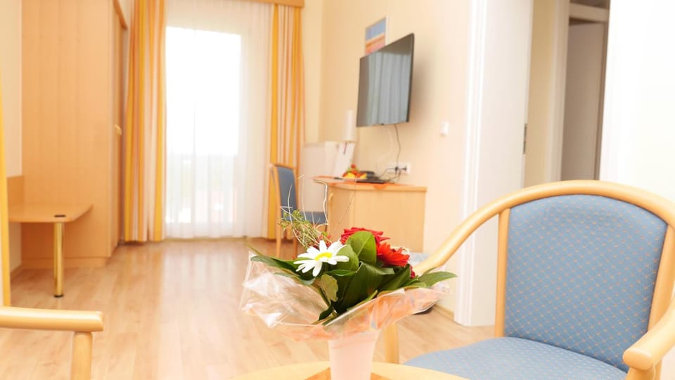 Double Room, Balcony, Sea Facing | Hypo-allergenic bedding, in-room safe, desk, free WiFi