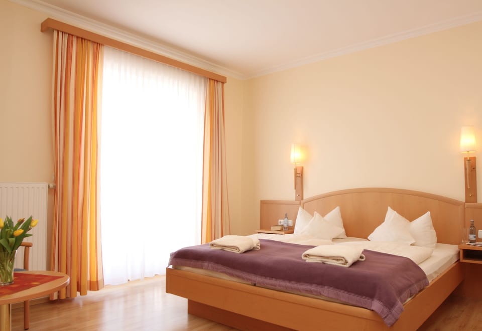 Double Room, Balcony | Hypo-allergenic bedding, in-room safe, desk, free WiFi