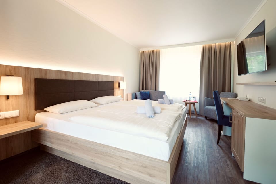 Comfort Double Room | Hypo-allergenic bedding, desk, free cribs/infant beds, free WiFi